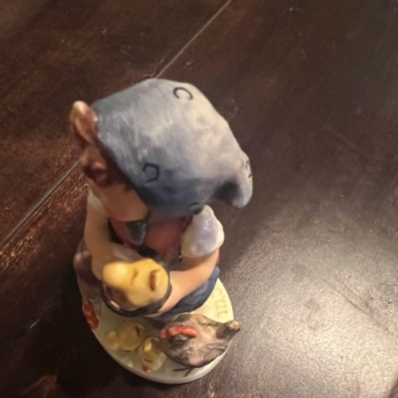 Goebel Hummel Figurine 'Feeding Time' 199/0 Girl with Chickens West Germany - Picture 8 of 11